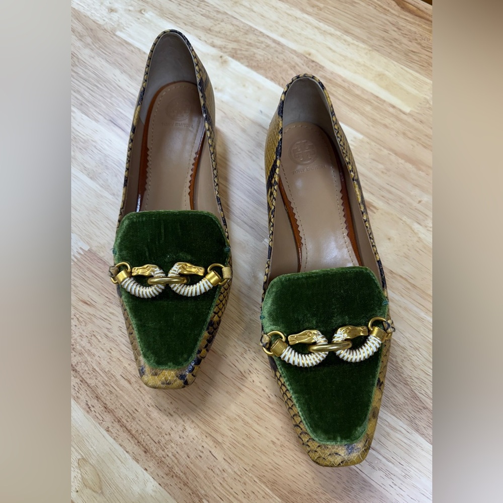 Tory Burch EUC Jessa loafer snakeskin with velvet and gold covered heel.